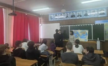 В рамках Недели безопасности,педагог-психолог Манасян С. А. в 8б классе провела беседу на тему "Лудомания среди подростков"