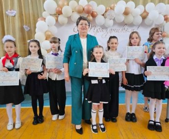 Торжественная линейка: чествуем лучших!