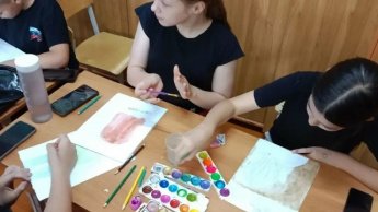 Сегодняшний день в пришкольном лагере «Маленькая страна» начался с традиционной зажигательной зарядки